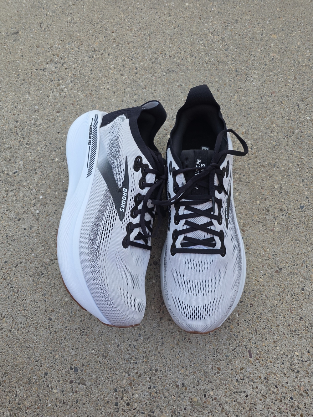 Brooks Andrenaline GTS 25 Sneaker Men Size 11.5